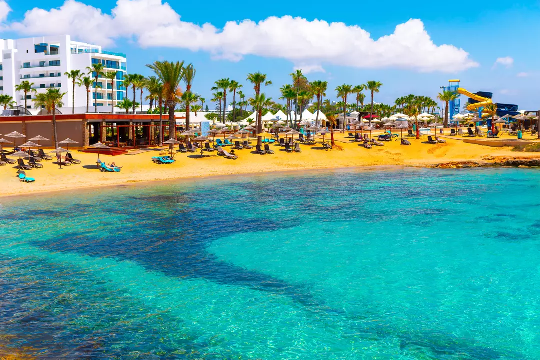 This island 3 hours from Paris has excellent beaches, it is still 25 degrees in autumn